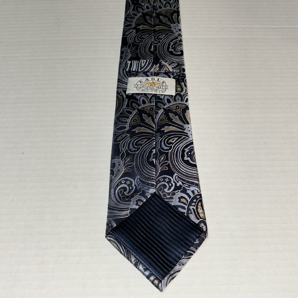 Eagle 100% silk necktie, blue silver in color Paisley pattern - Picture 2 of 6